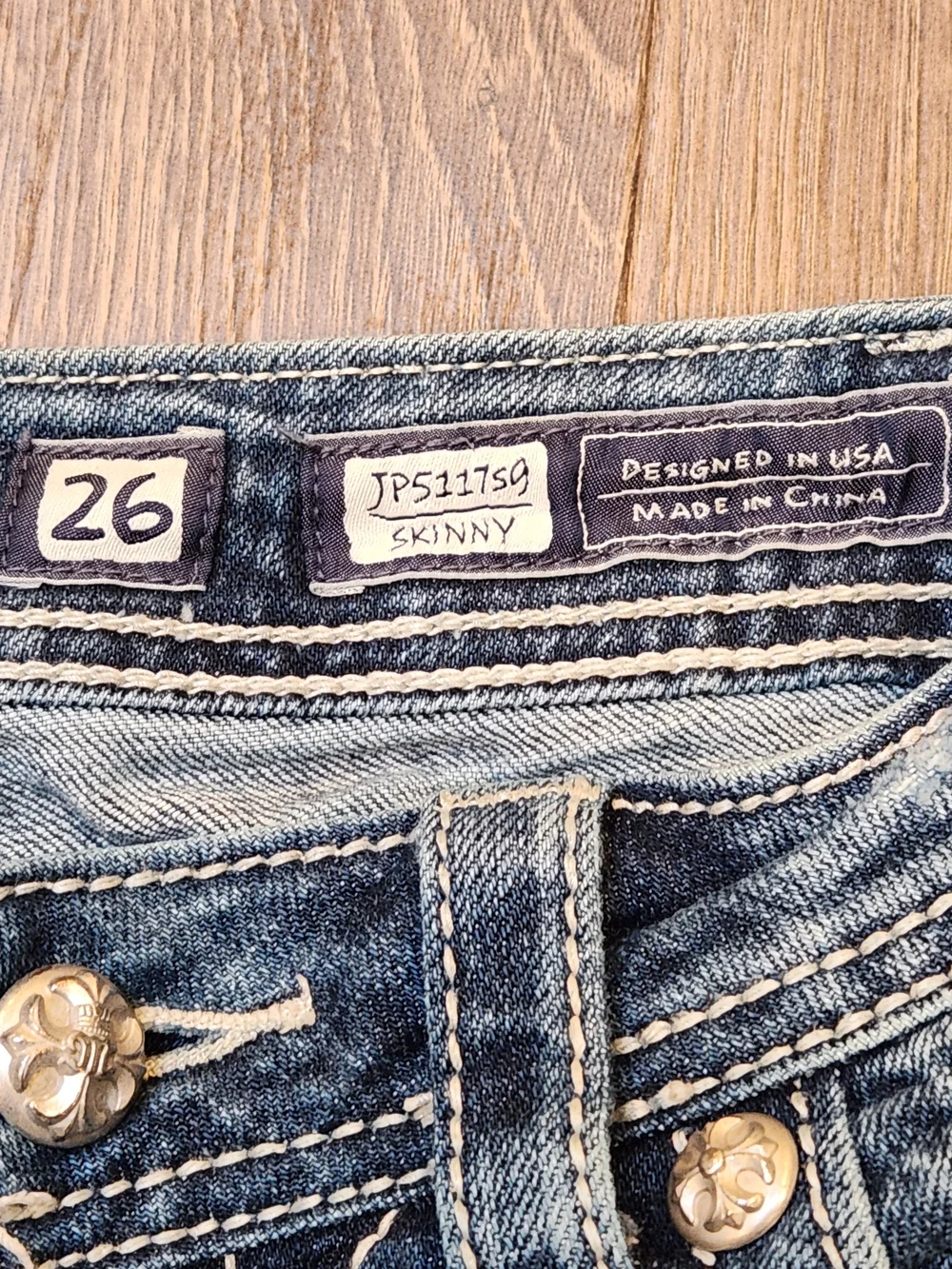 ✨ VINTAGE Miss Me Angel Wing / Cross Rhinestone Skinny Jeans - Sz 26 - Boho ✨ - Picture 4 of 16